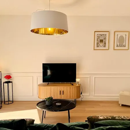 Patio Signature - Coeur De Apartment Reims